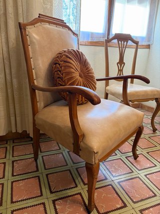 Juego 2 sillones y 1 silla cuero beige