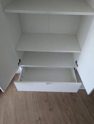 Armario blanco con cajonera