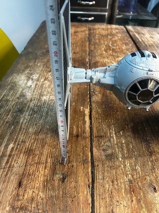Figura caza Imperial TIE Star Wars y figura Hasbro