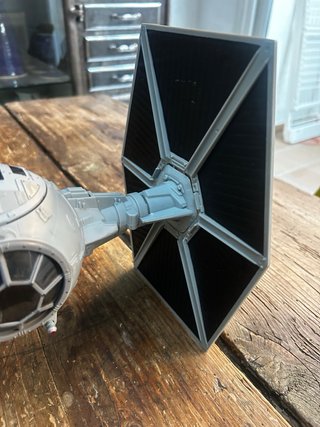 Figura caza Imperial TIE Star Wars y figura Hasbro