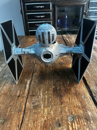 Figura caza Imperial TIE Star Wars y figura Hasbro