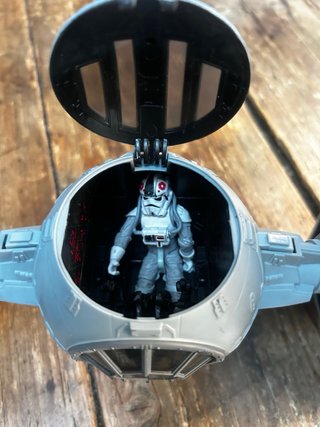 Figura caza Imperial TIE Star Wars y figura Hasbro