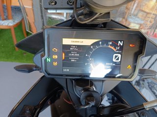 KTM 390 Adventure Moto Negra y Naranja