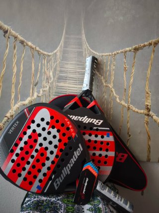 Nuevas a estrenar, raquetas de pádel