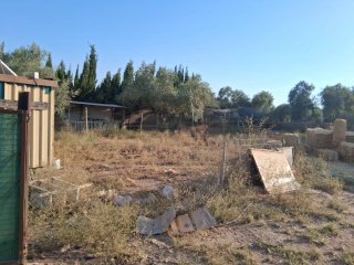 Parcela de 2500 metros cuadrados.
