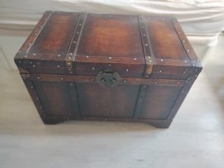 Baúl vintage madera y cierres metal