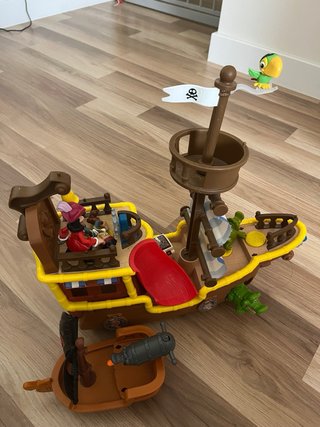 Barco Pirata Juguete con Figuras