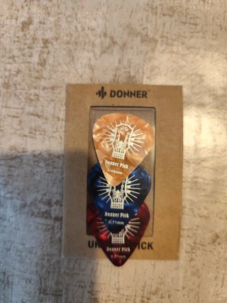 Ukelele Donner madera con accesorios