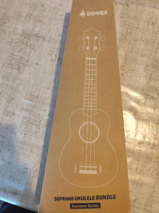 Ukelele Donner madera con accesorios