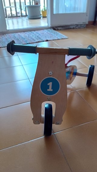 Triciclo de madera Play Tive rojo y azul