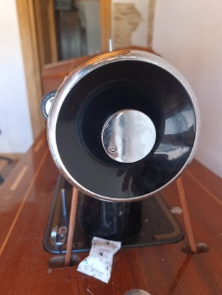 Máquina de coser Alfa antigua