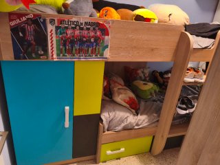 Dormitorio infantil doble cama tren.