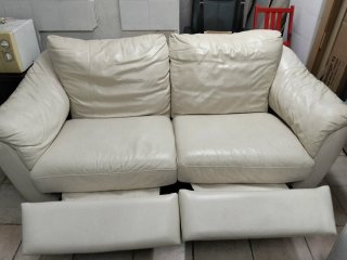 Sofá de piel blanco