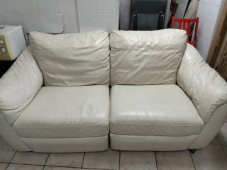 Sofá de piel blanco