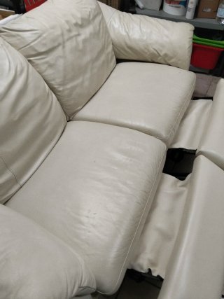 Sofá de piel blanco