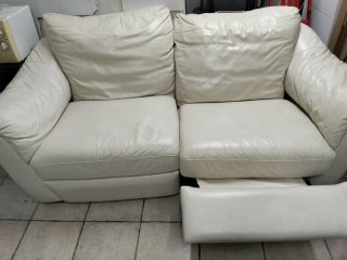 Sofá de piel blanco
