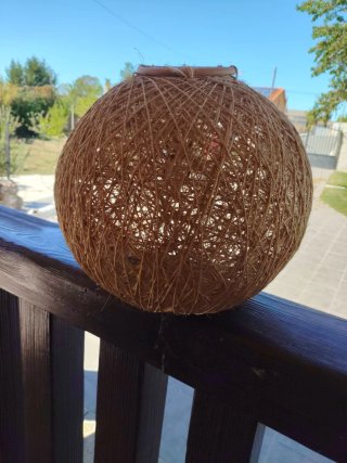 Lámpara colgante de cuerda y madera