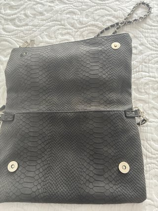 Bolso gris efecto piel serpiente