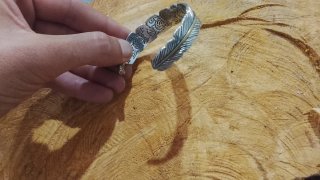 Pulsera Bronce Pluma Tallada