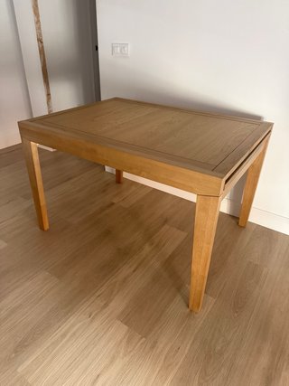 Mesa de madera nueva sin estrenar