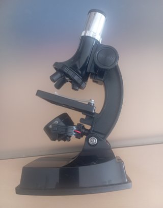 Microscopio Escolar EROSKI 100X-600X