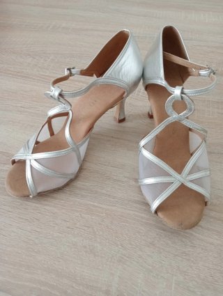 Zapatos de baile plateados para salsa y bachata