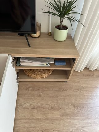 Mueble TV blanco y madera