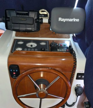 Barco Beneteau Antares 760