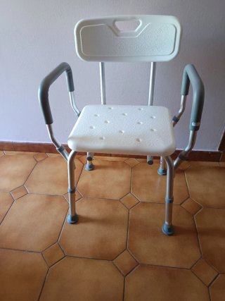 Silla de ducha con brazos