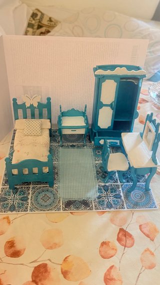 Muebles de casa de muñecas