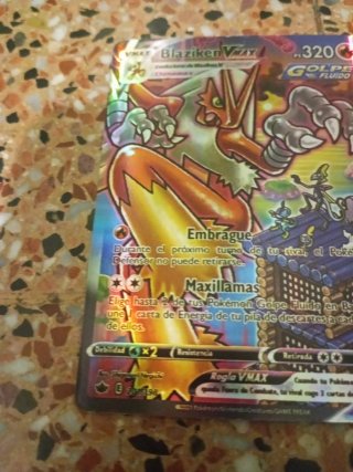 Blaziken VMAX Carta Pokémon