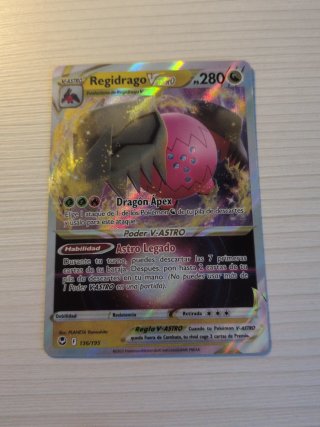 Regidrago V ASTRO 136/195 Carta Pokémon
