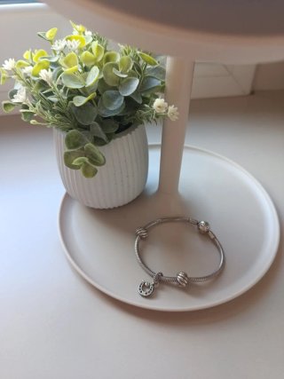 Pulsera Pandora con charm de herradura y dos clips