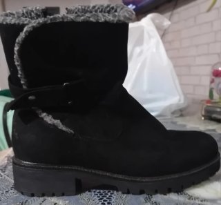 Botines negros forrados con hebilla
