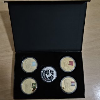 COLECCIÓN DE 5 MONEDAS CONMEMORATIVAS DE FÚTBOL