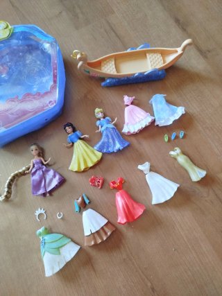 Muñecas Disney con Accesorios y Bolso