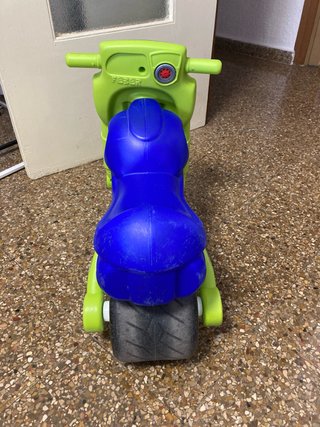 Moto correpasillos Juguettos azul y verde