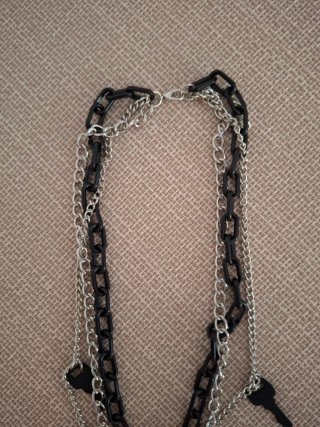 Collana con lucchetto e chiavi