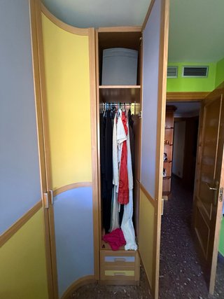 Armario ropero esquinero de madera