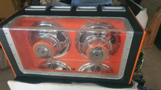 Caja de altavoces Pulse 4x12 con LED naranja