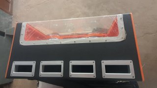 Caja de altavoces Pulse 4x12 con LED naranja
