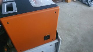 Caja de altavoces Pulse 4x12 con LED naranja