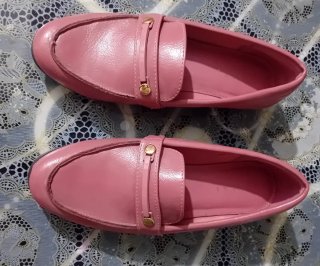 Mocasines rosas detalle dorado T37