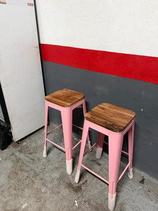 Taburetes estilo industrial nuevos a 15€ cada uno