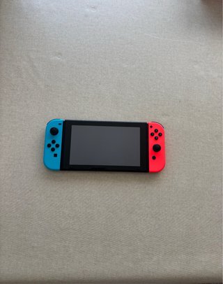 Nintendo Switch + 4 juegos (sin usar)