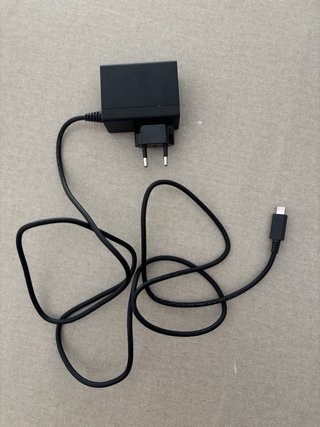 Nintendo Switch + 4 juegos (sin usar)