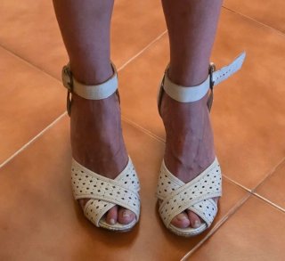 Sandalias tacón tiras cruzadas.Talla 40. Felmini