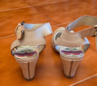 Sandalias tacón tiras cruzadas.Talla 40. Felmini