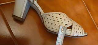 Sandalias tacón tiras cruzadas.Talla 40. Felmini