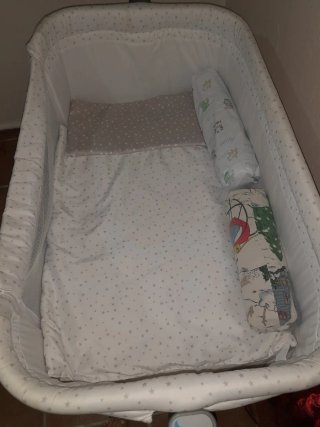 Minicuna con estrellas y mantita